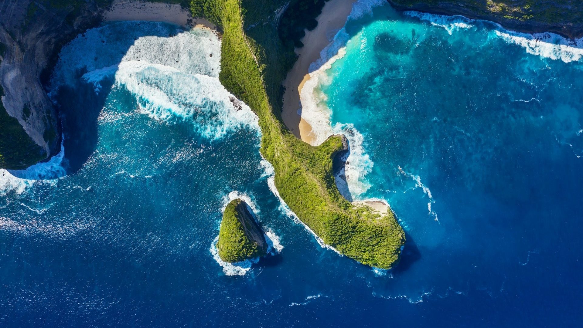 kelingking-beach-nusa-penida-island-indonesia-aerial-seascape-e1712124095951.jpg